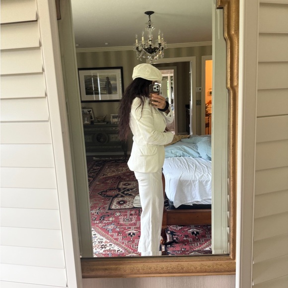 Dolce Gabbana white corduroy vintage pantsuit with matching hat. - Picture 7 of 15
